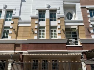 For rent 3 bedrooms townhouse in Bang Na, Bangkok