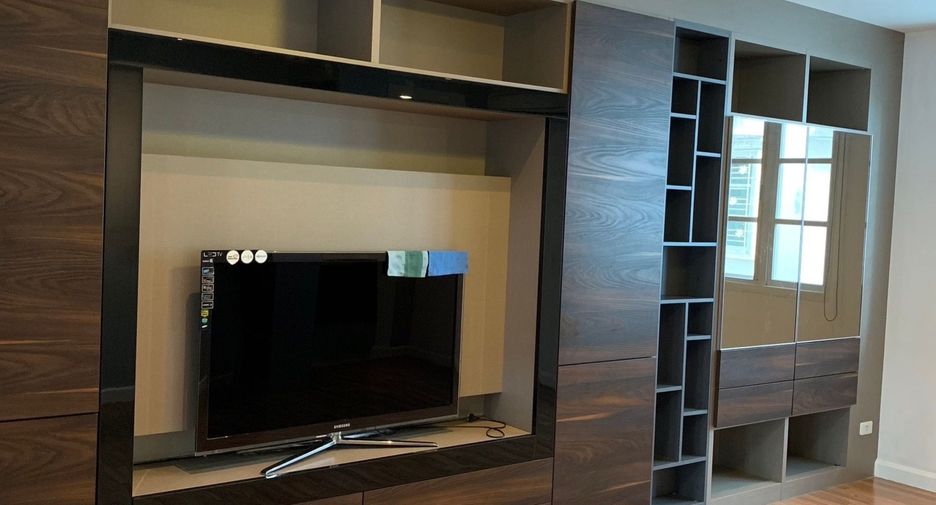 For rent 3 bedrooms townhouse in Bang Na, Bangkok