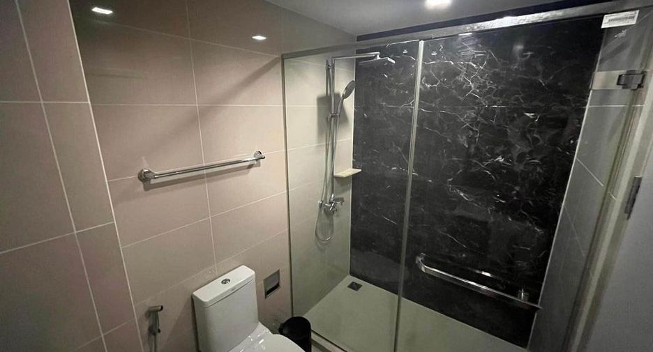 Condo en alquiler de 1 habitaciones en Khlong San, Bangkok