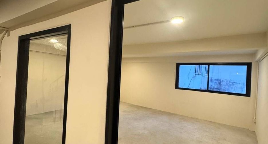 For rent retail Space in Phra Khanong, Bangkok