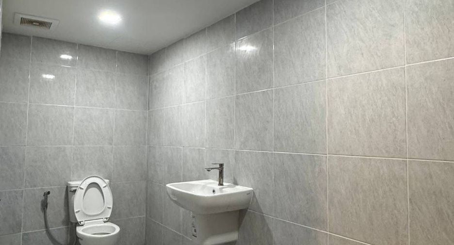 For rent retail Space in Phra Khanong, Bangkok