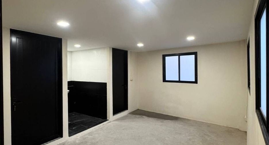 For rent retail Space in Phra Khanong, Bangkok