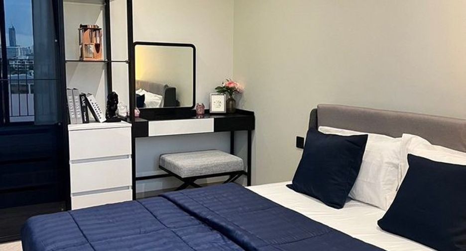 For rent 2 bedrooms condo in Khlong San, Bangkok
