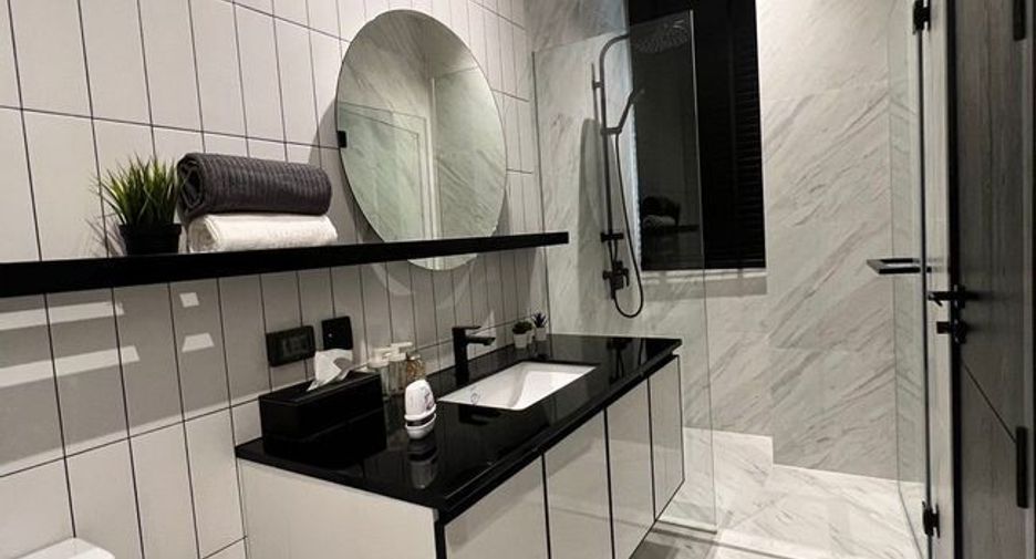 For rent 2 bedrooms condo in Khlong San, Bangkok