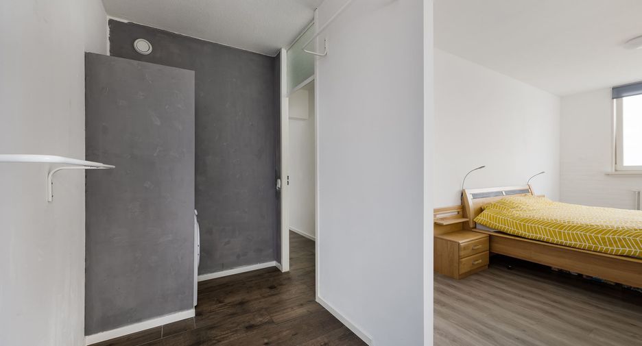 For rent 3 bedrooms apartment in Khlong Toei, Bangkok