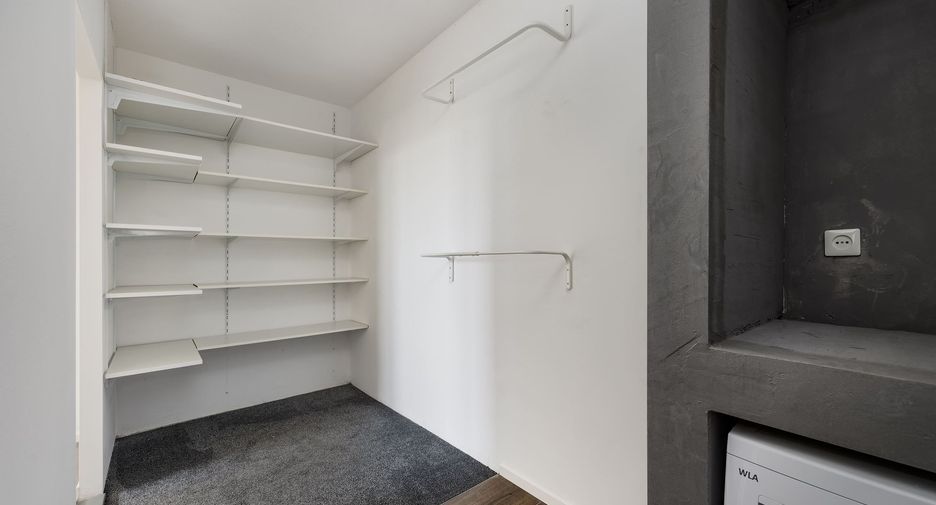 For rent 3 bedrooms apartment in Khlong Toei, Bangkok