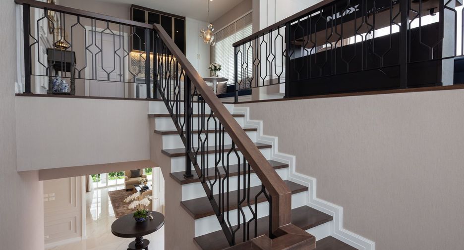 For sale 5 bedrooms house in Bang Khun Thian, Bangkok