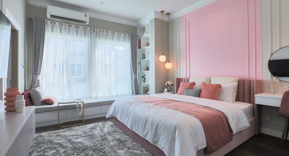 For sale 5 bedrooms house in Bang Khun Thian, Bangkok