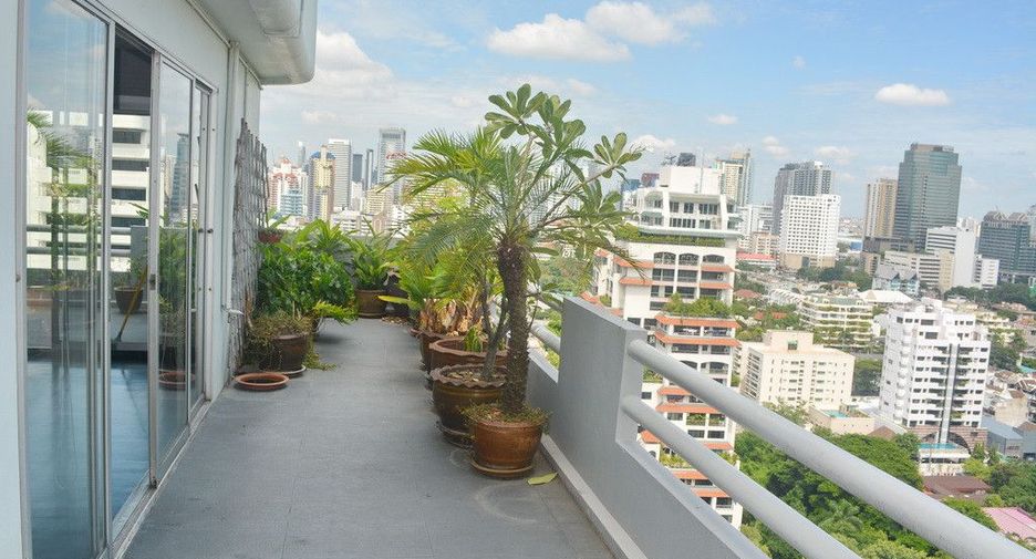 For rent 3 bedrooms condo in Watthana, Bangkok