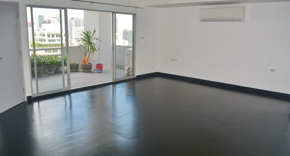 For rent 3 bedrooms condo in Watthana, Bangkok