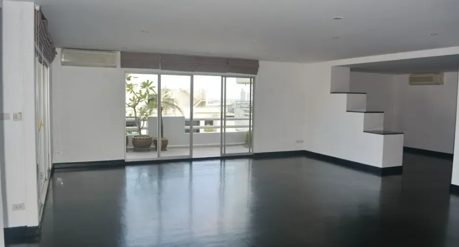 For rent 3 bedrooms condo in Watthana, Bangkok