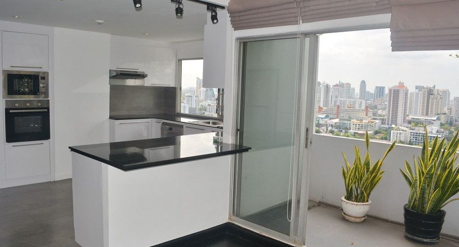 For rent 3 bedrooms condo in Watthana, Bangkok