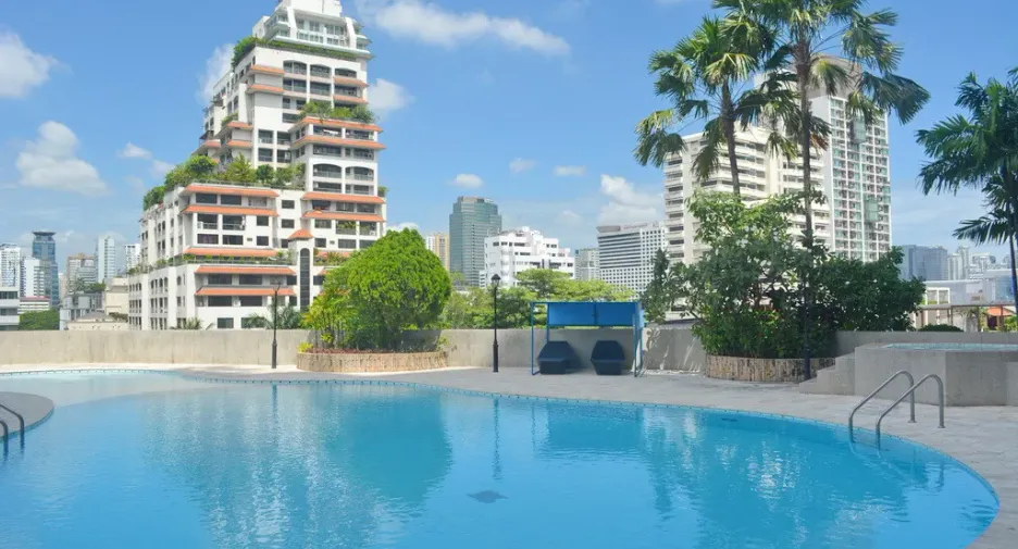 For rent 3 bedrooms condo in Watthana, Bangkok