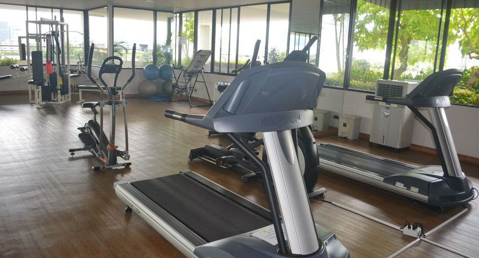For rent 3 bedrooms condo in Watthana, Bangkok