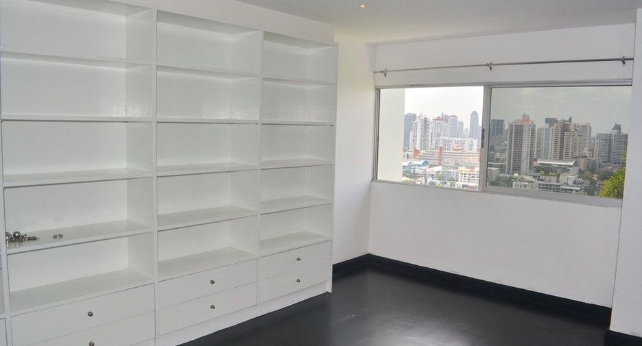 Condo en alquiler de 3 habitaciones en Watthana, Bangkok