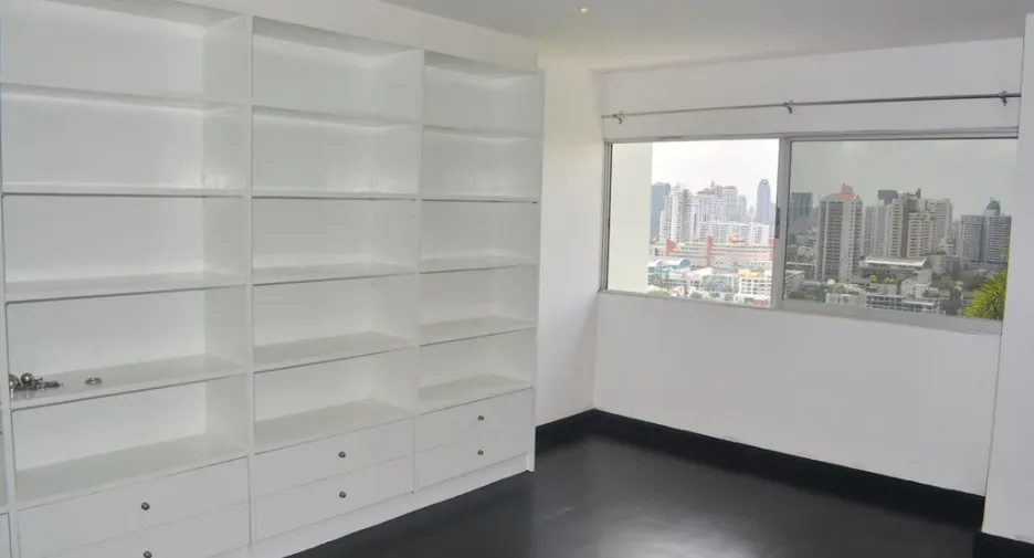 For rent 3 bedrooms condo in Watthana, Bangkok