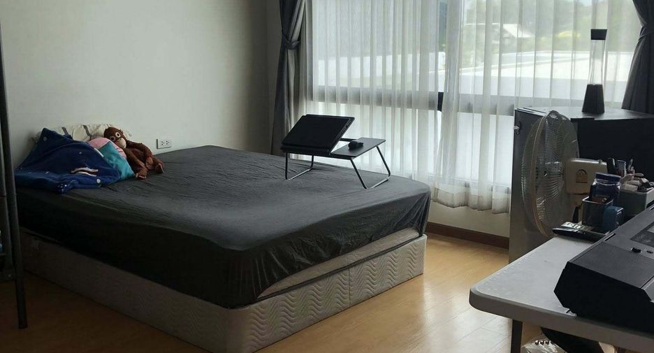 For sale 4 bedrooms townhouse in Phra Khanong, Bangkok