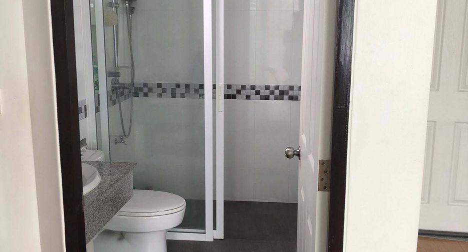 For sale 4 bedrooms townhouse in Phra Khanong, Bangkok