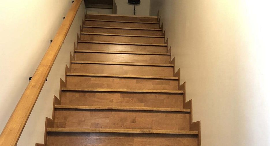 For sale 4 bedrooms townhouse in Phra Khanong, Bangkok