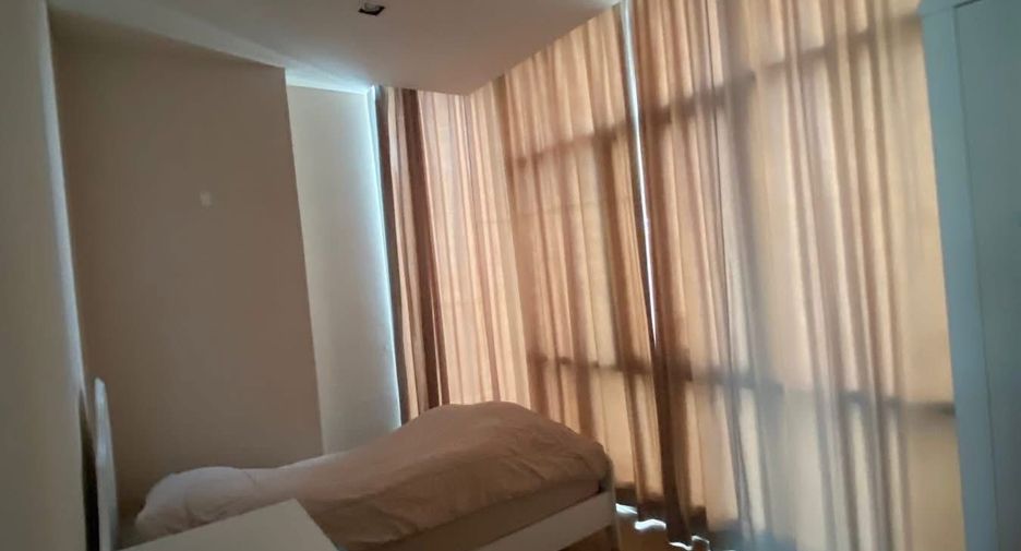 For rent 2 bedrooms condo in Bang Rak, Bangkok