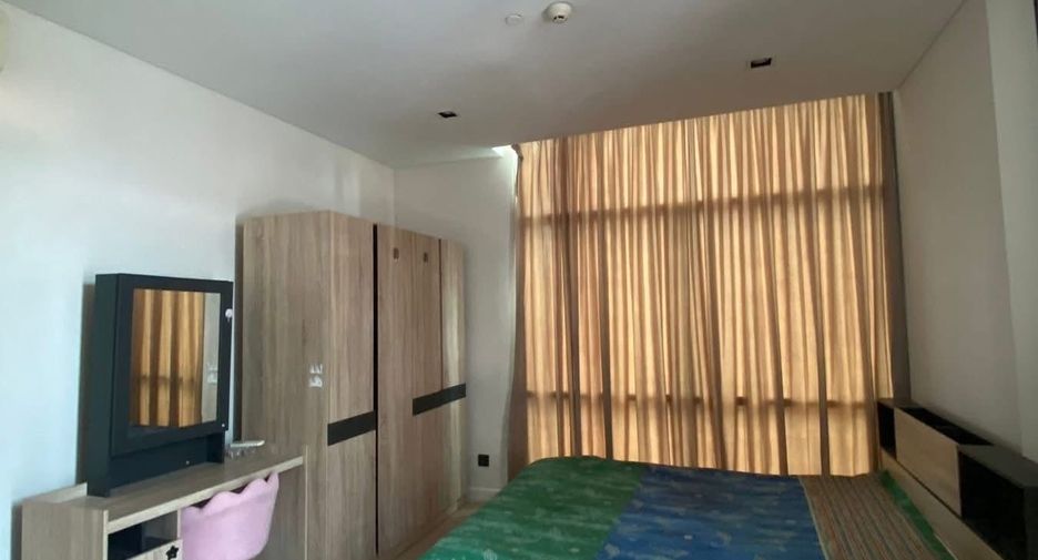 For rent 2 bedrooms condo in Bang Rak, Bangkok
