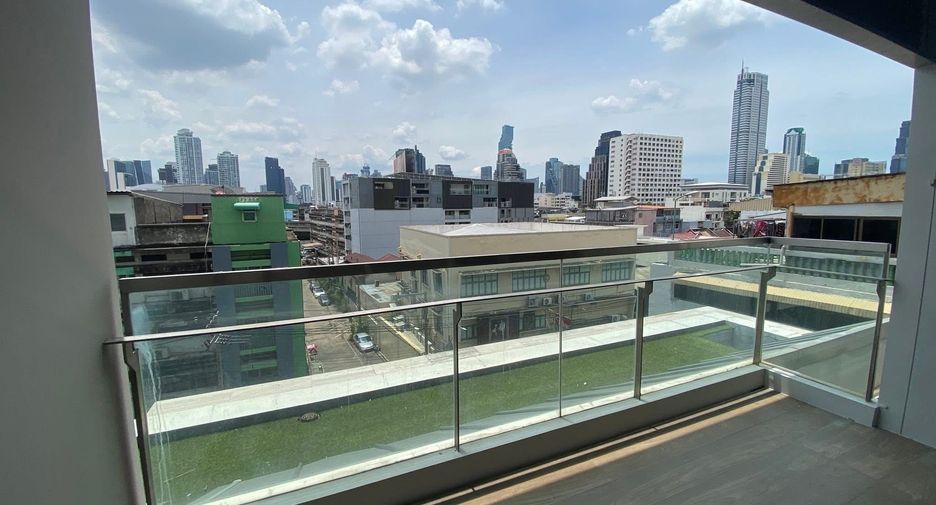 For rent 2 bedrooms condo in Bang Rak, Bangkok