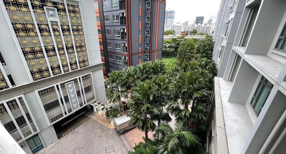 For sale 1 bed condo in Phra Khanong, Bangkok