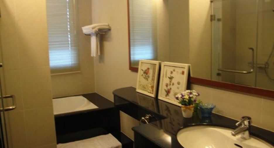 For rent 4 bedrooms condo in Sathon, Bangkok
