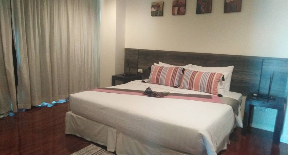 For rent 4 bedrooms condo in Sathon, Bangkok