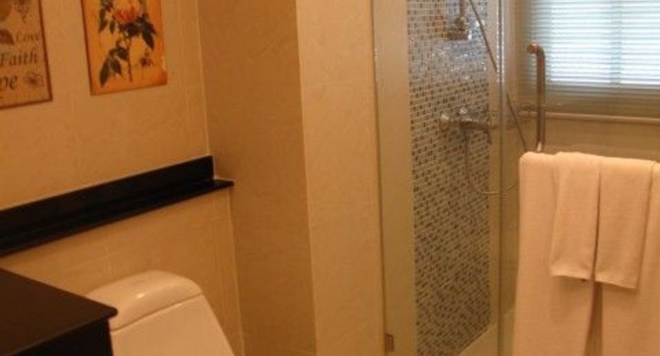For rent 4 bedrooms condo in Sathon, Bangkok