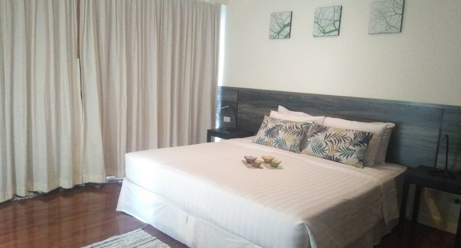 For rent 4 bedrooms condo in Sathon, Bangkok