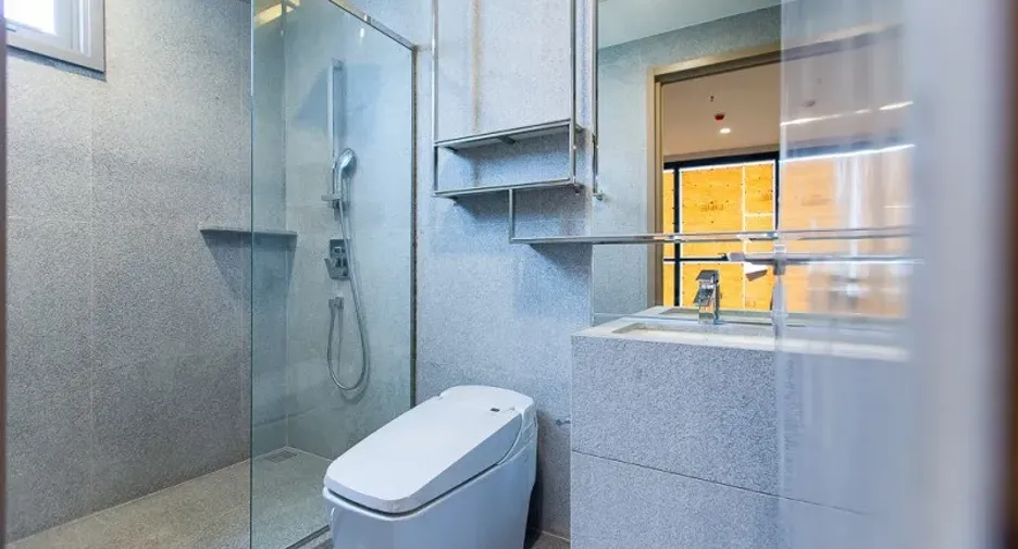 For rent 2 bedrooms condo in Pathum Wan, Bangkok