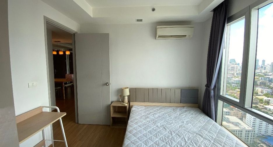 For rent 2 bedrooms condo in Watthana, Bangkok