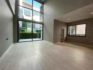 Casa en venta de 5 habitaciones en Suan Luang, Bangkok