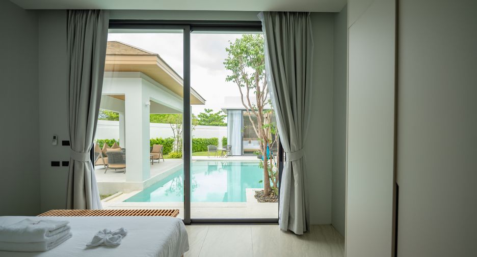 For rent 5 bedrooms villa in Mueang Phuket, Phuket