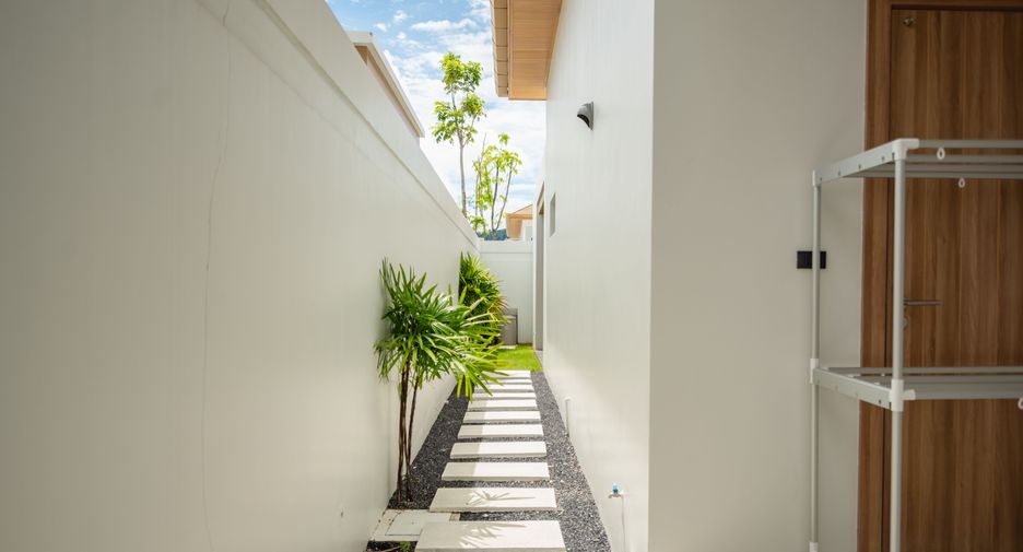 For rent 5 bedrooms villa in Mueang Phuket, Phuket