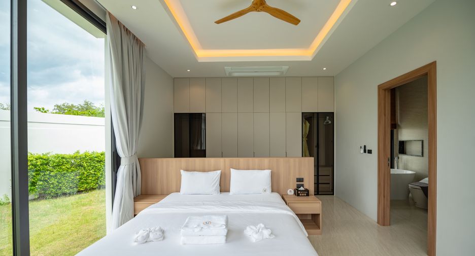 For rent 5 bedrooms villa in Mueang Phuket, Phuket