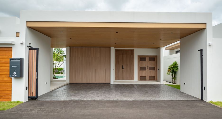 For rent 5 bedrooms villa in Mueang Phuket, Phuket