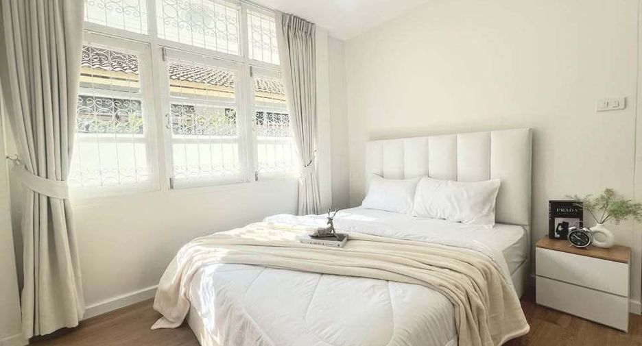 For rent 4 ベッドルーム house in Huai Khwang, Bangkok