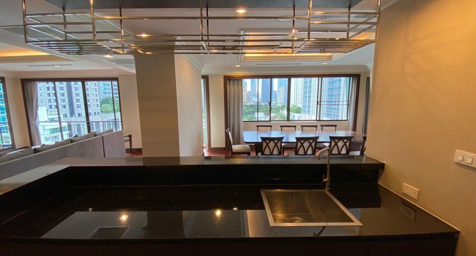 For rent 4 bedrooms condo in Pathum Wan, Bangkok