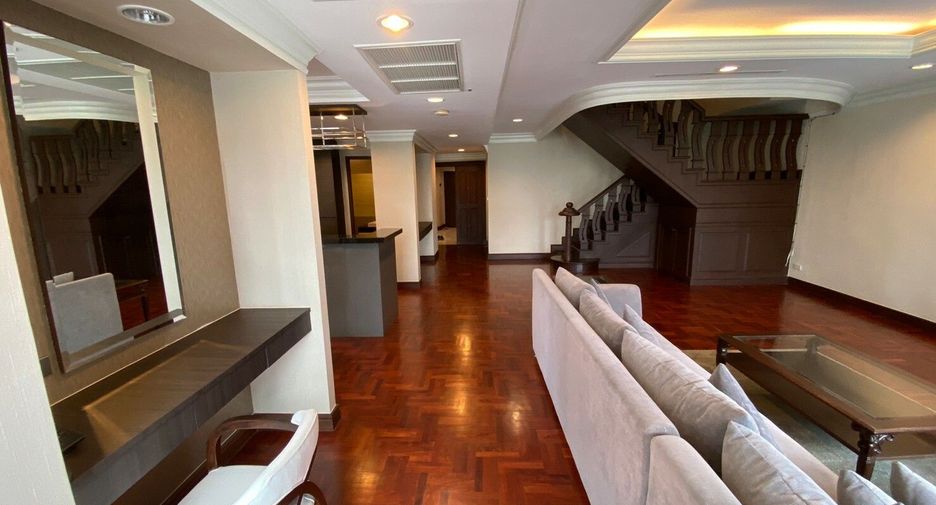 For rent 4 bedrooms condo in Pathum Wan, Bangkok