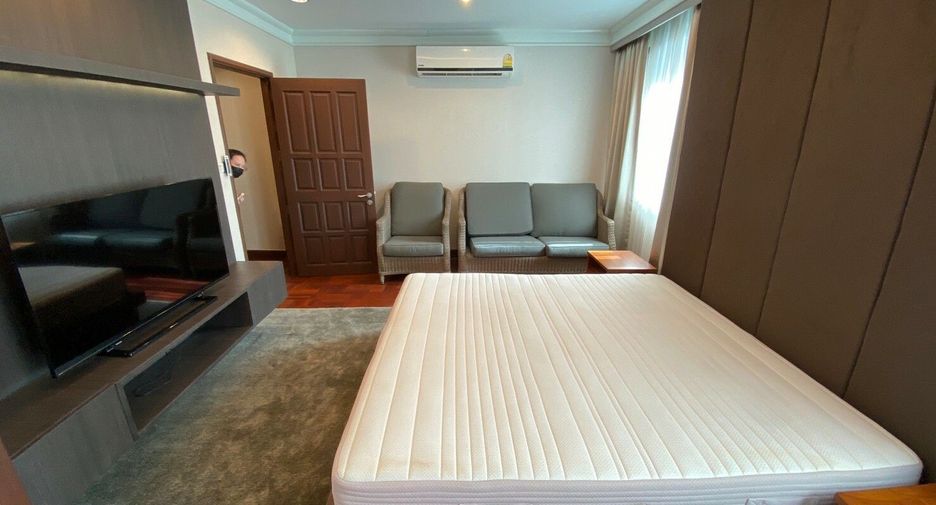 For rent 4 bedrooms condo in Pathum Wan, Bangkok