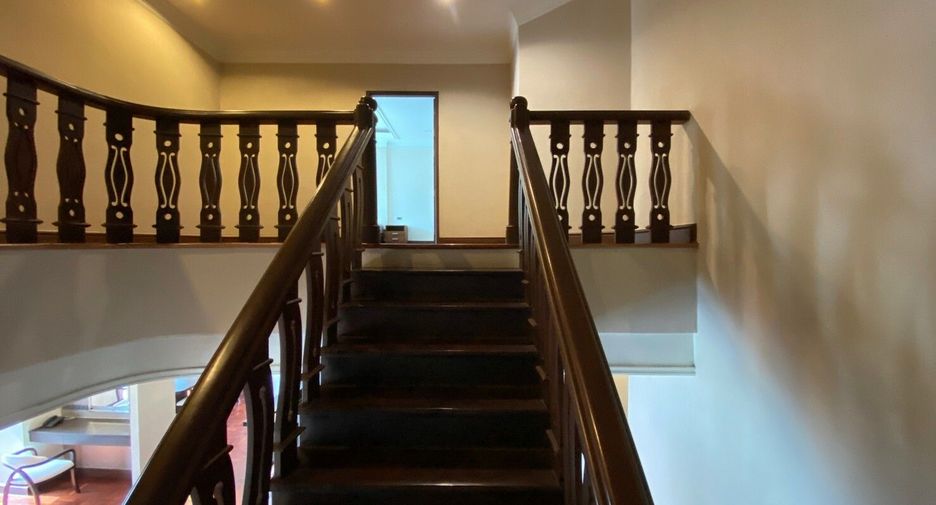For rent 4 bedrooms condo in Pathum Wan, Bangkok