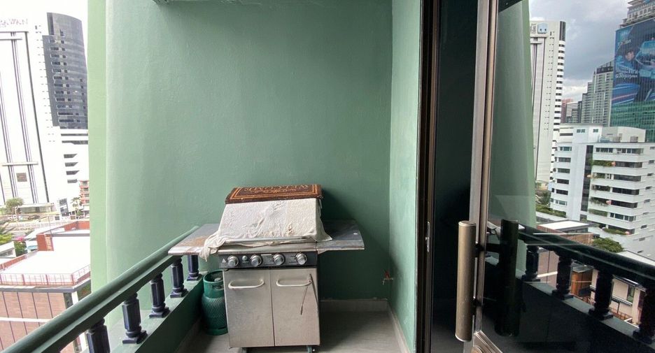For rent 4 bedrooms condo in Pathum Wan, Bangkok