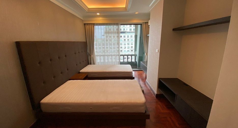 For rent 4 bedrooms condo in Pathum Wan, Bangkok