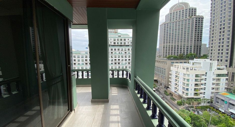 For rent 4 bedrooms condo in Pathum Wan, Bangkok