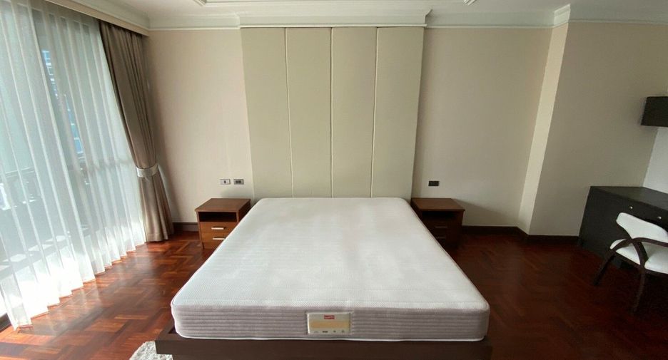 For rent 4 bedrooms condo in Pathum Wan, Bangkok
