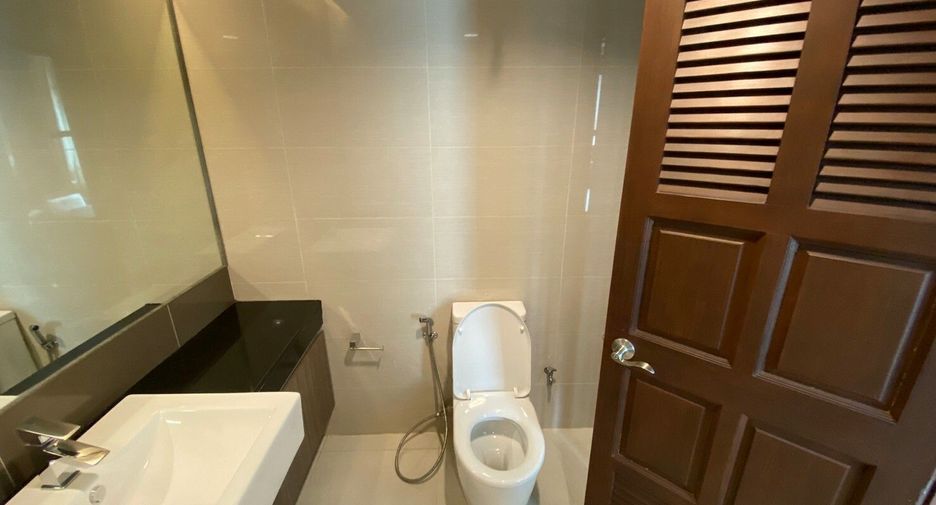 For rent 4 bedrooms condo in Pathum Wan, Bangkok