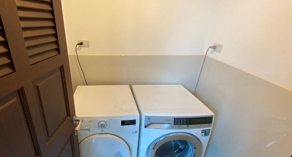 For rent 4 bedrooms condo in Pathum Wan, Bangkok
