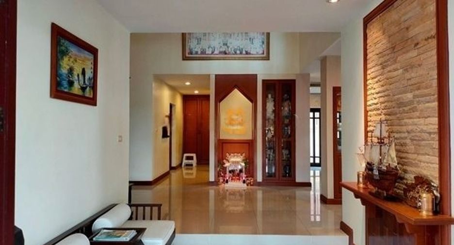 For sale 4 bedrooms house in Khlong Sam Wa, Bangkok
